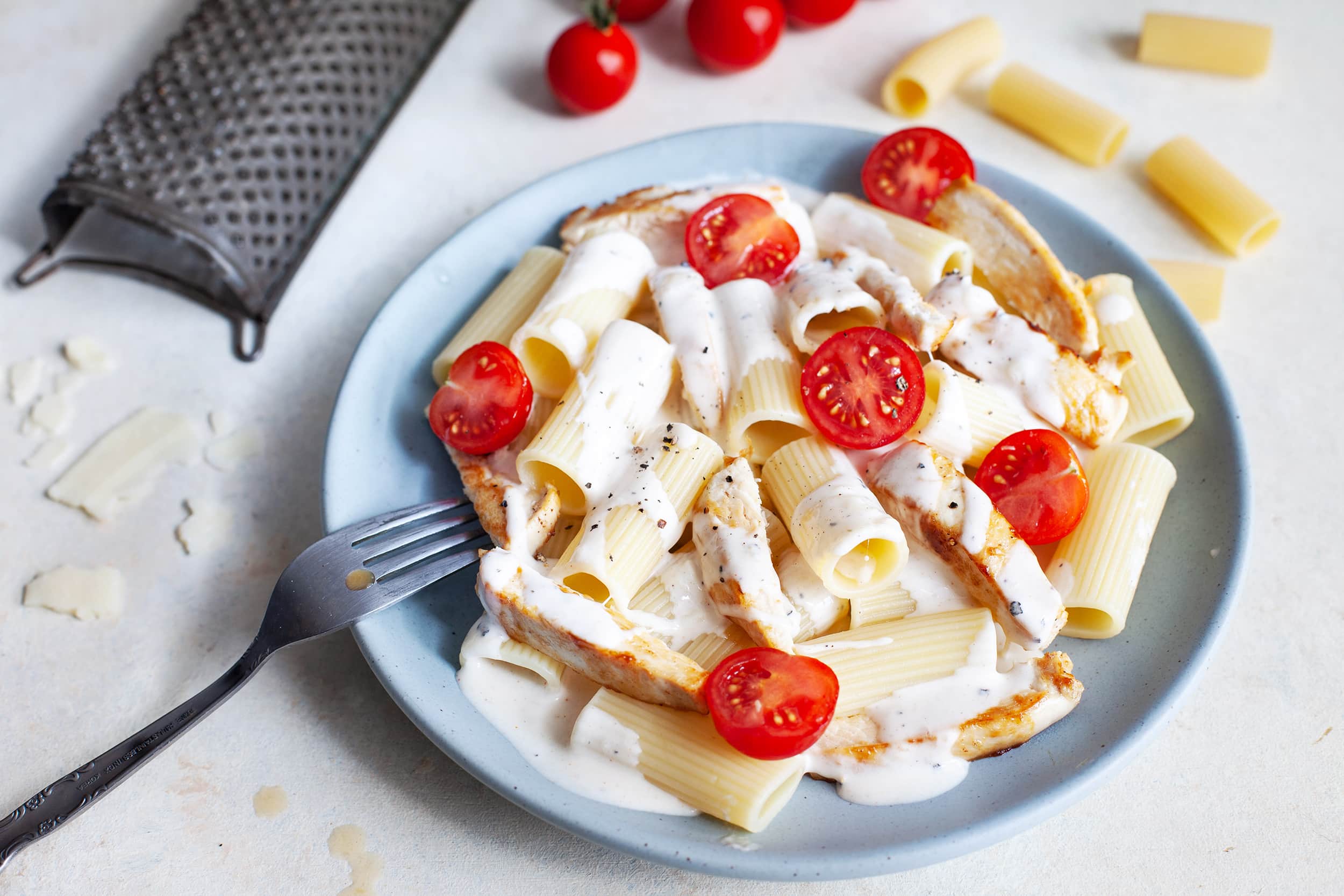 Alfredo Chicken Rigatoni | Québon