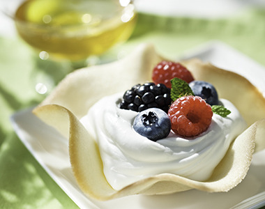 Tuiles with Vanilla and Berries | Québon