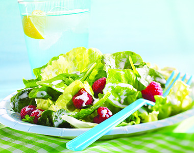 Green Salad with Raspberries and Cream | Québon