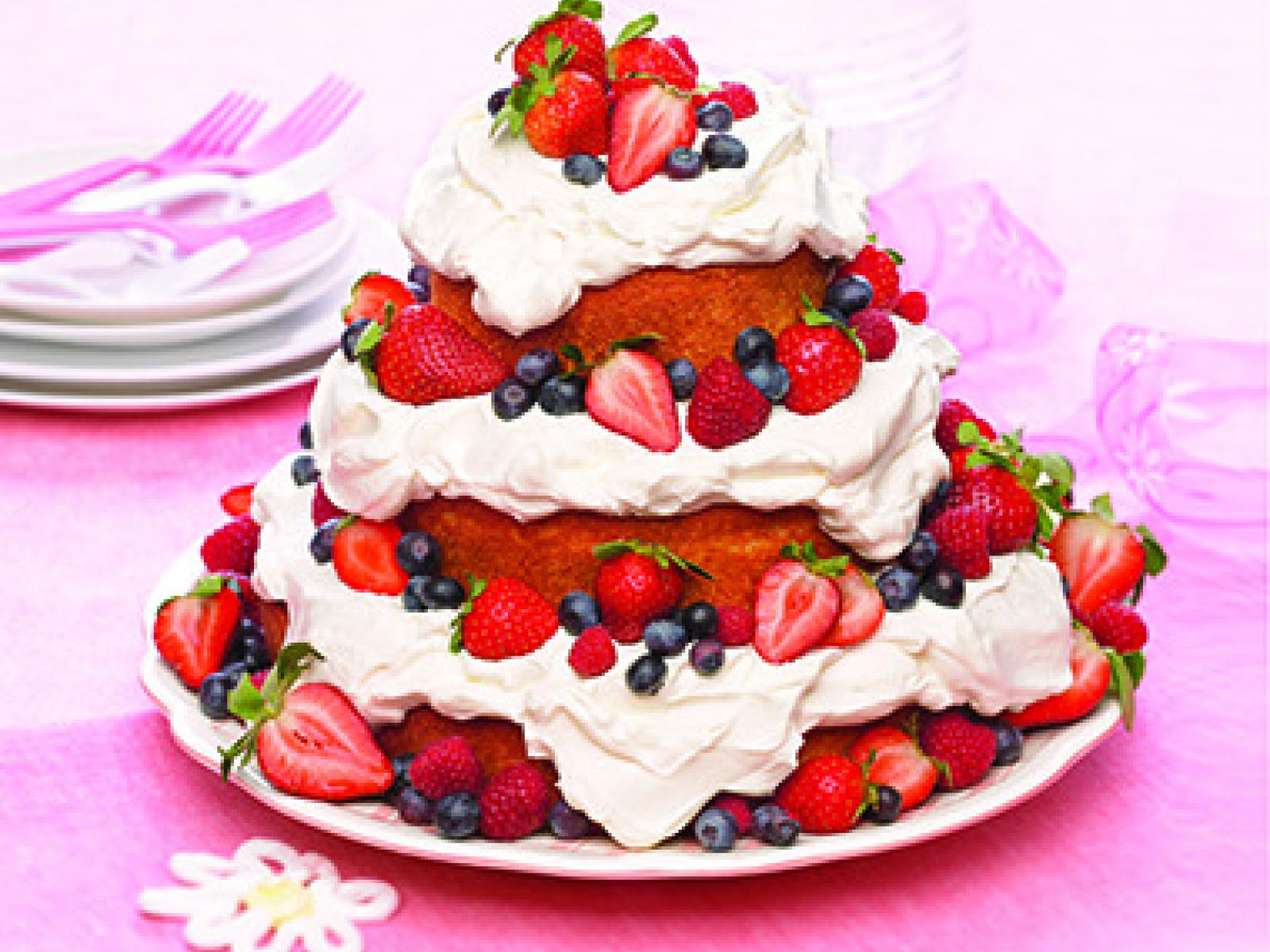 Emily’s Berry Mountain Cake